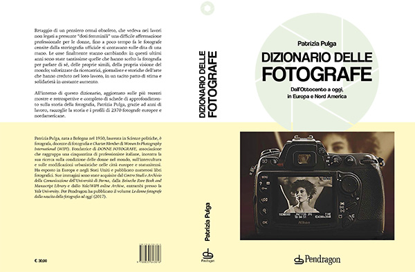Copertina del Dizionario delle fotografe dall’Ottocento ad oggi in Europa e Nord America